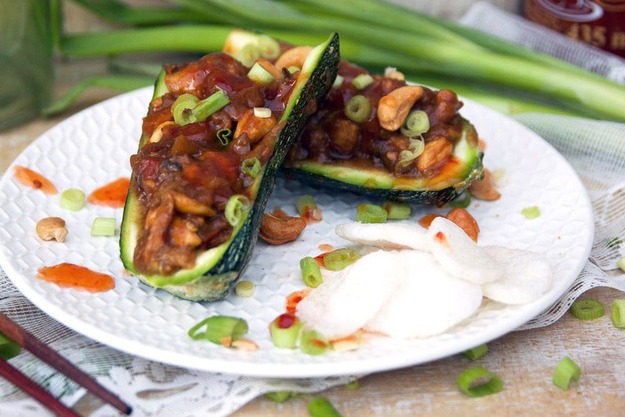 Asiatische gefüllte Zucchini