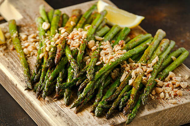 Gegrillter asiatischer Spargel