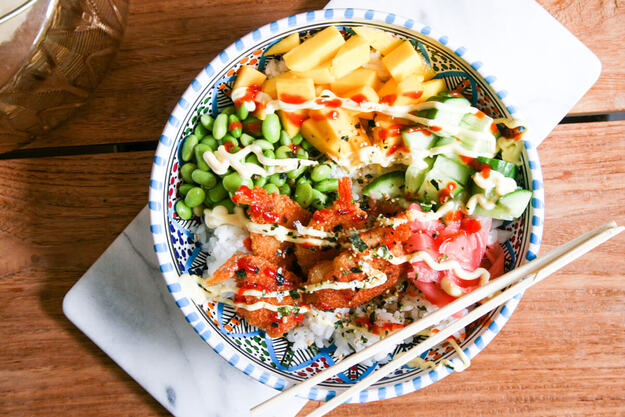 Pokebowl mit Schmetterlingsgarnelen
