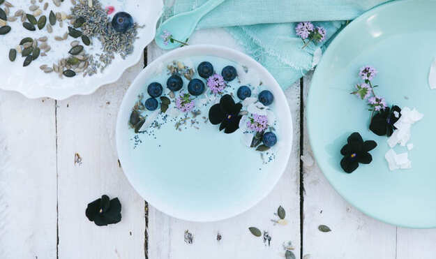 Kokosnussmilch-Smoothie-Bowl